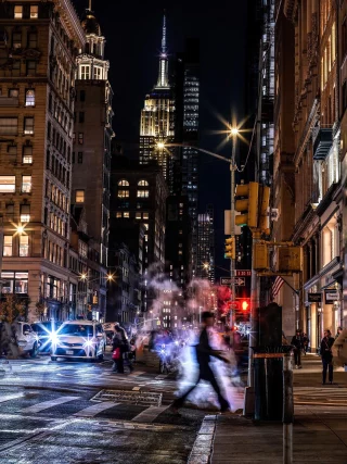 Nighttime strolls through the district 🌃✨ 

📸: michaeltphotographer_